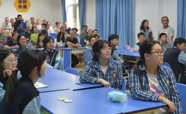 一天一個(gè)小驚喜！美視師一學(xué)校“魔創(chuàng)班”，學(xué)習(xí)是小case，學(xué)生是成績(jī)的大boss