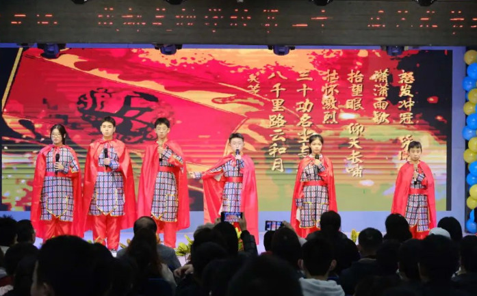  吟誦經(jīng)典 傳承文化——中學部第二十一屆藝術(shù)節(jié)之詩歌朗誦比賽圓滿落幕啦 