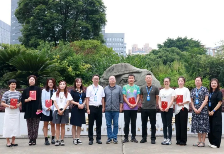  家校攜手，共筑成長！成都美視師一學(xué)校舉行校級(jí)家委會(huì)成立儀式 